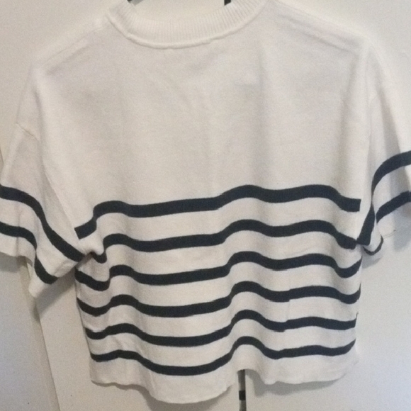 Abercrombie & Fitch Kids Tee - White and Navy Stripes - Picture 5 of 6
